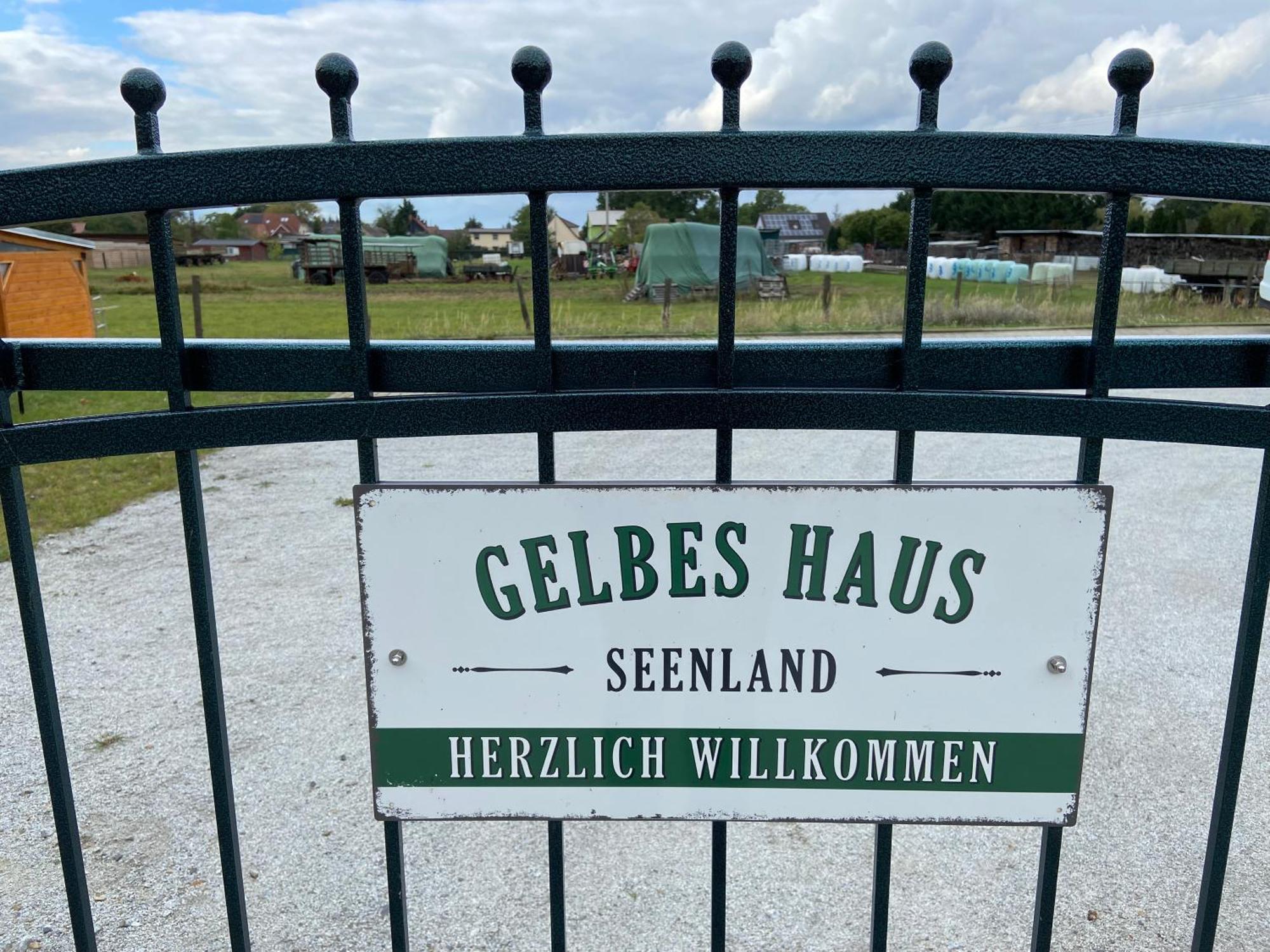 Gelbes Haus Seenland Ferienwohnungen Xl Elsterheide Eksteriør billede